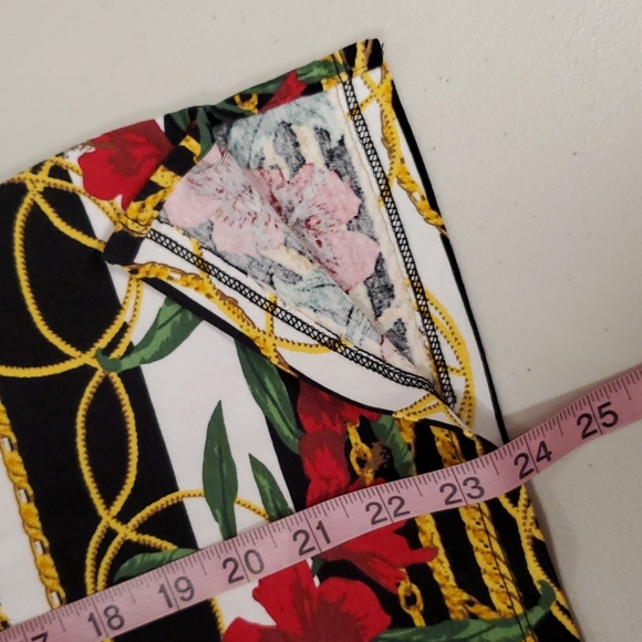 RAFAELLA Floral gold rope pattern shoulder button detail top Med. - Picture 9 of 9